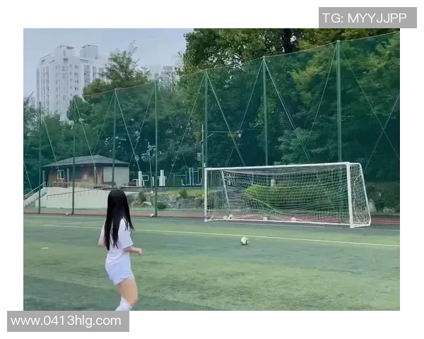 时尚与运动完美结合好看的足球服让你在场上场下都能尽显魅力